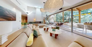 Canapé design et espace détente cosy dans cette location villa premium à Seignosse