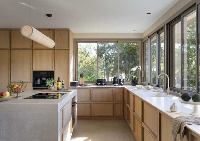 Grande cuisine ouverte avec ilot central - Villa Madeleine location à Seignosse.