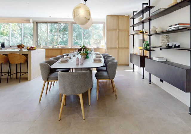 Grande table pour 10 personnes à la villa madeleine - Location proche de l'océan